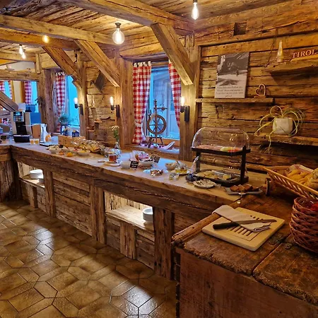 Fruehstueckspension Knappaschneider Rum i privatbostad Prägraten